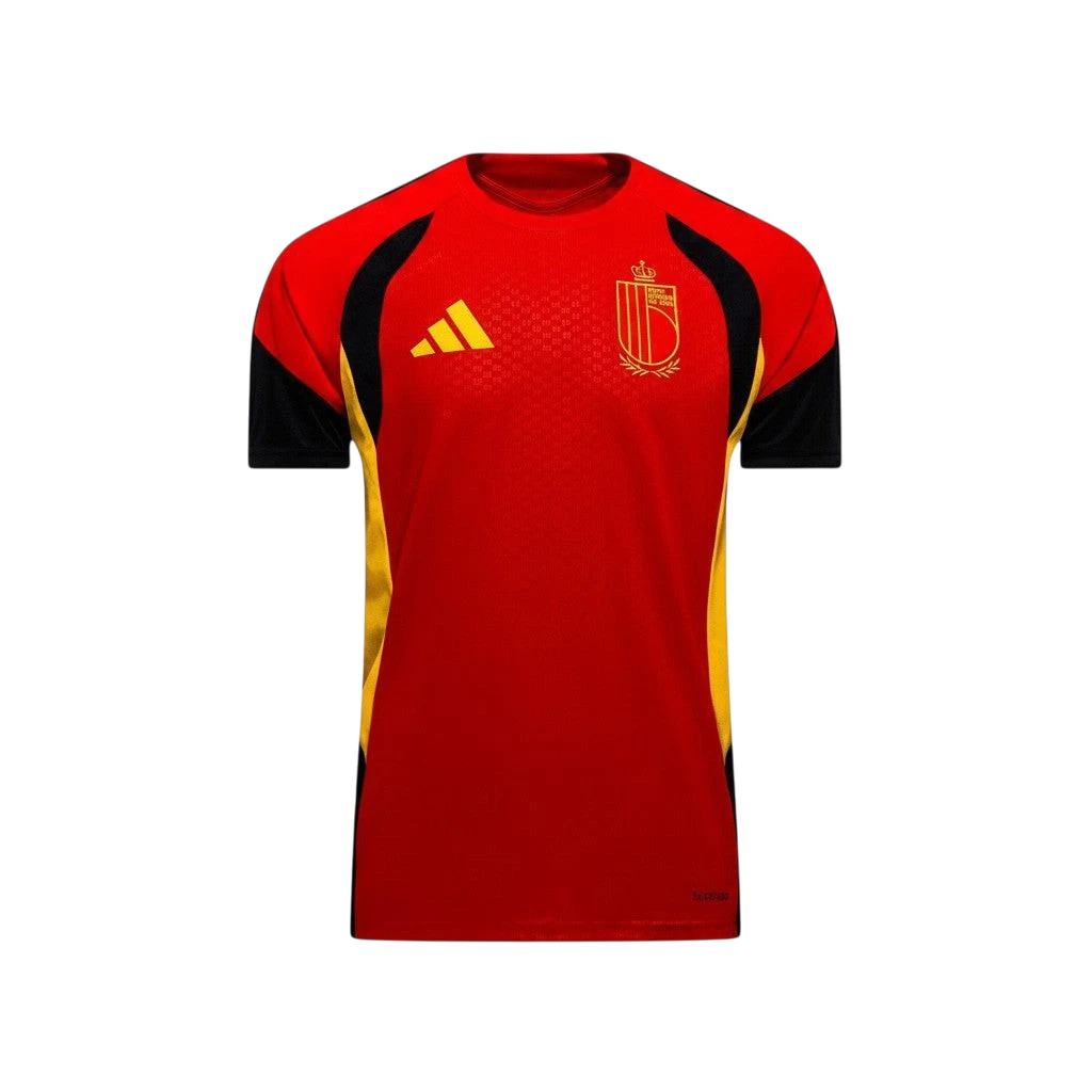 Camiseta de fútbol roja y negra de Bélgica 2026 de CeFutShop con detalles amarillos y escudo del equipo.