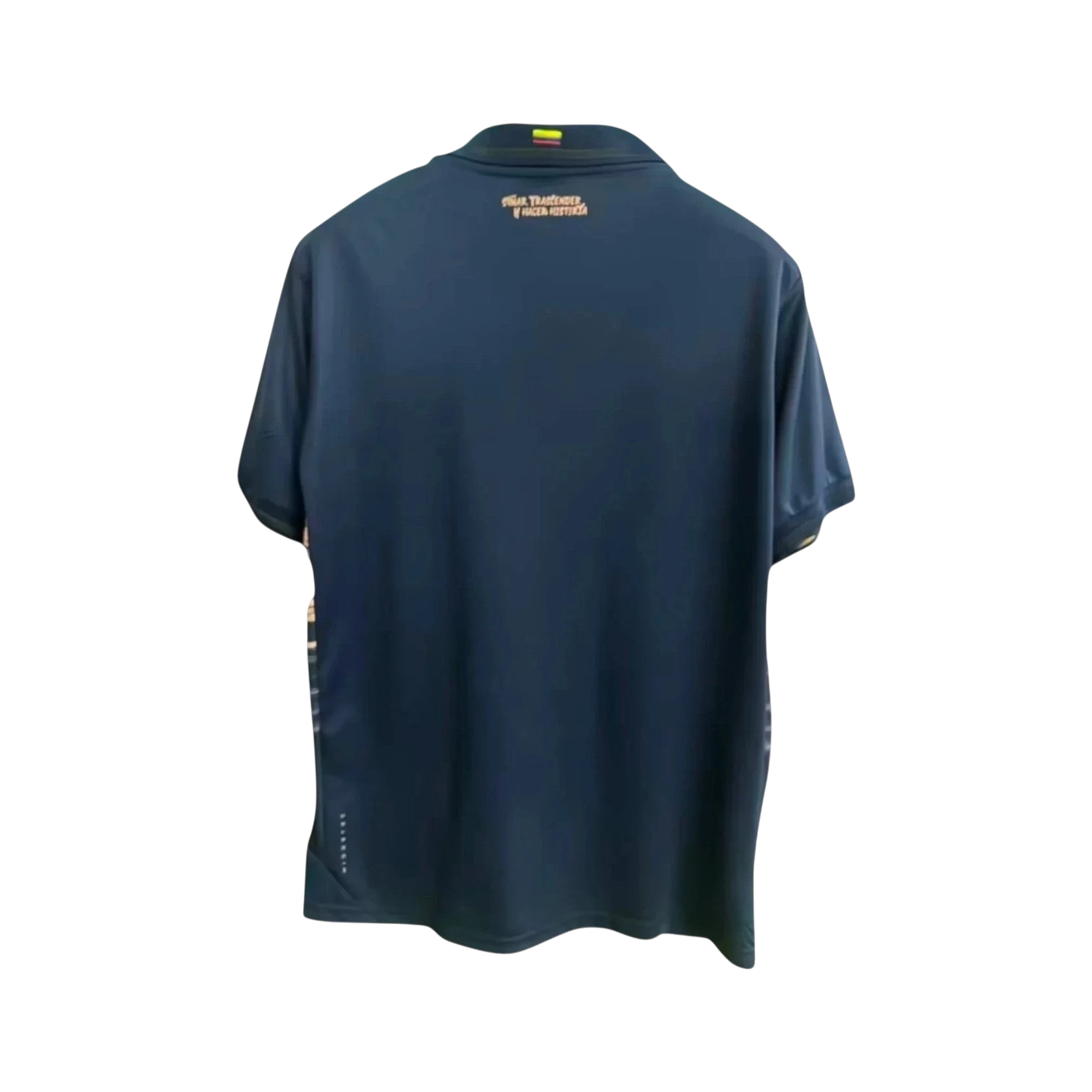 Camiseta de fútbol azul marino de la segunda equipación de Ecuador 2026 de CeFutShop. Diseño moderno con detalles dorados en las mangas y cuello.