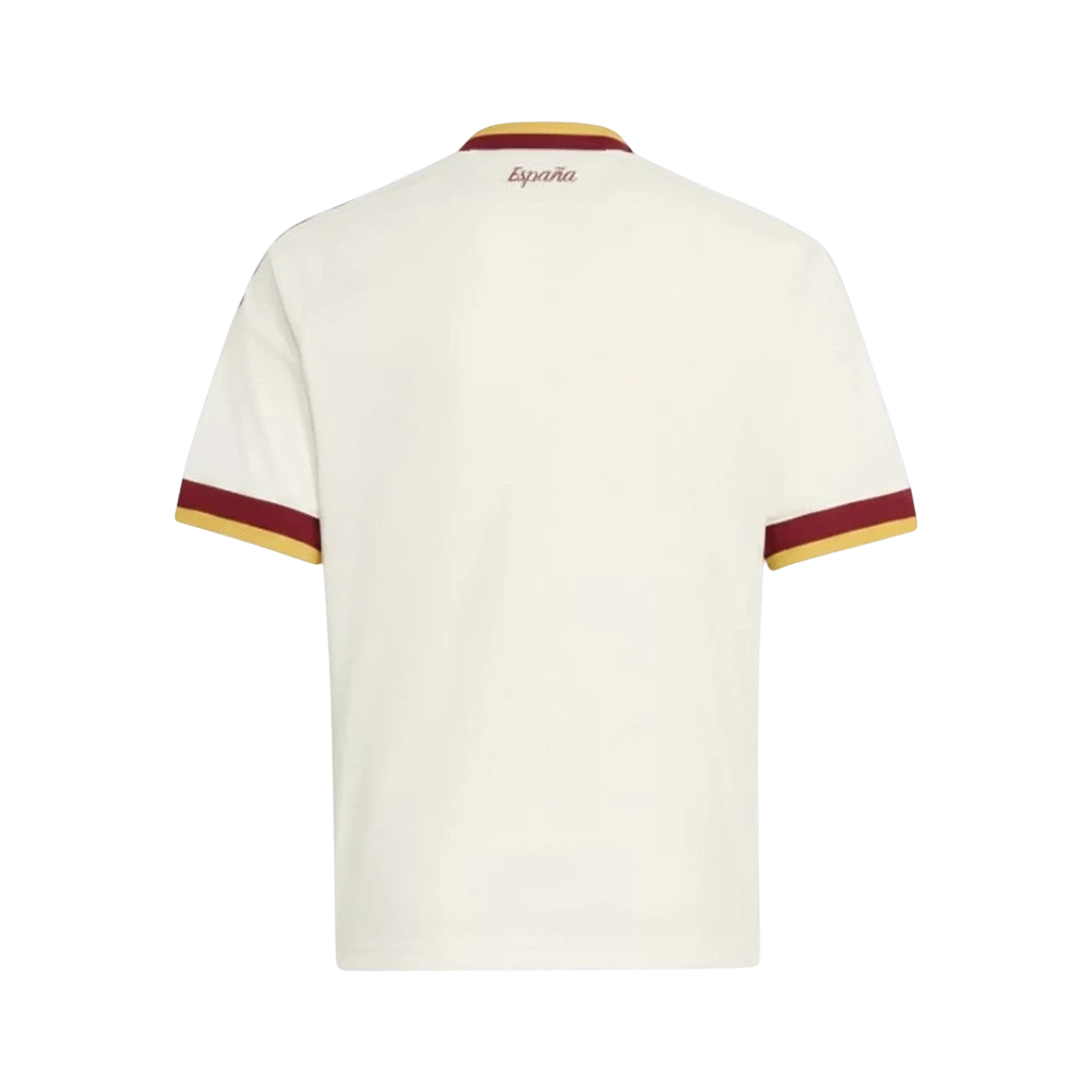 Camiseta de fútbol segunda equipación de España color crema con detalles granates y dorados en cuello y mangas. "España" escrito en la nuca.