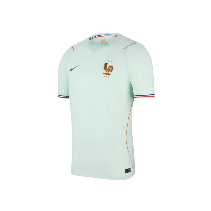 Camiseta de fútbol de segunda equipación de Francia 2026 de CeFutShop en color verde menta con detalles dorados y ribetes tricolores en cuello y mangas.