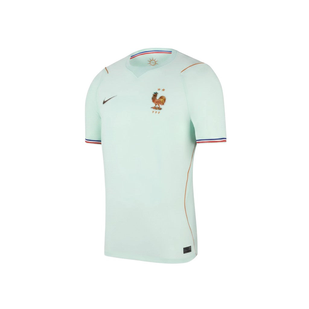 Camiseta de fútbol de segunda equipación de Francia 2026 de CeFutShop en color verde menta con detalles dorados y ribetes tricolores en cuello y mangas.