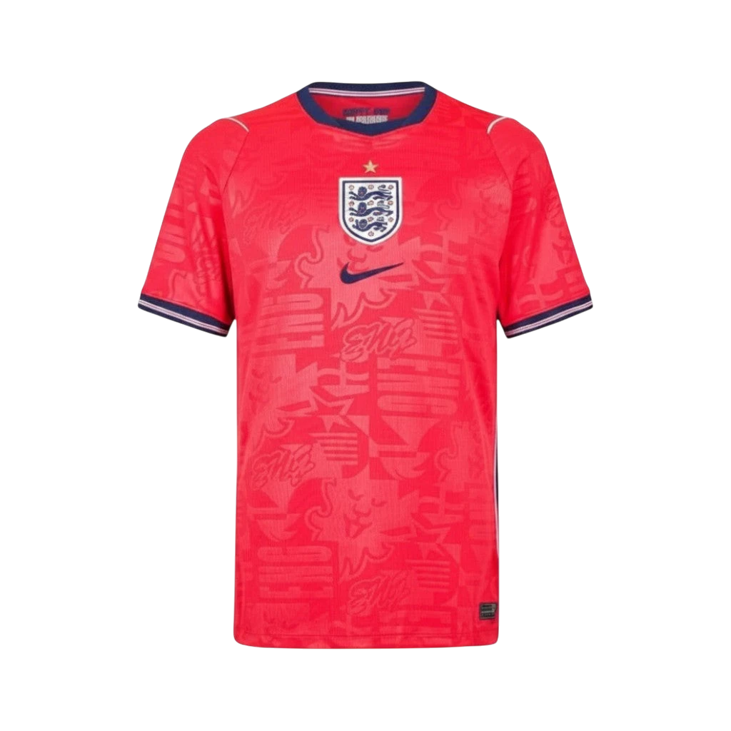 Camiseta roja de Inglaterra 2ª equipación 2026 de CeFutShop con escudo y logo de Nike. Diseño moderno con patrón.