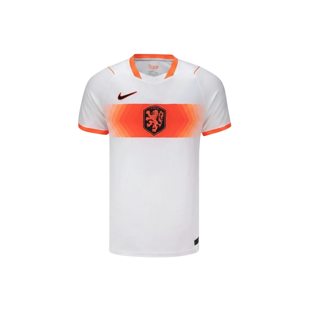 Camiseta de fútbol blanca de segunda equipación de Países Bajos 2026 de CeFutShop con banda naranja y escudo del león.