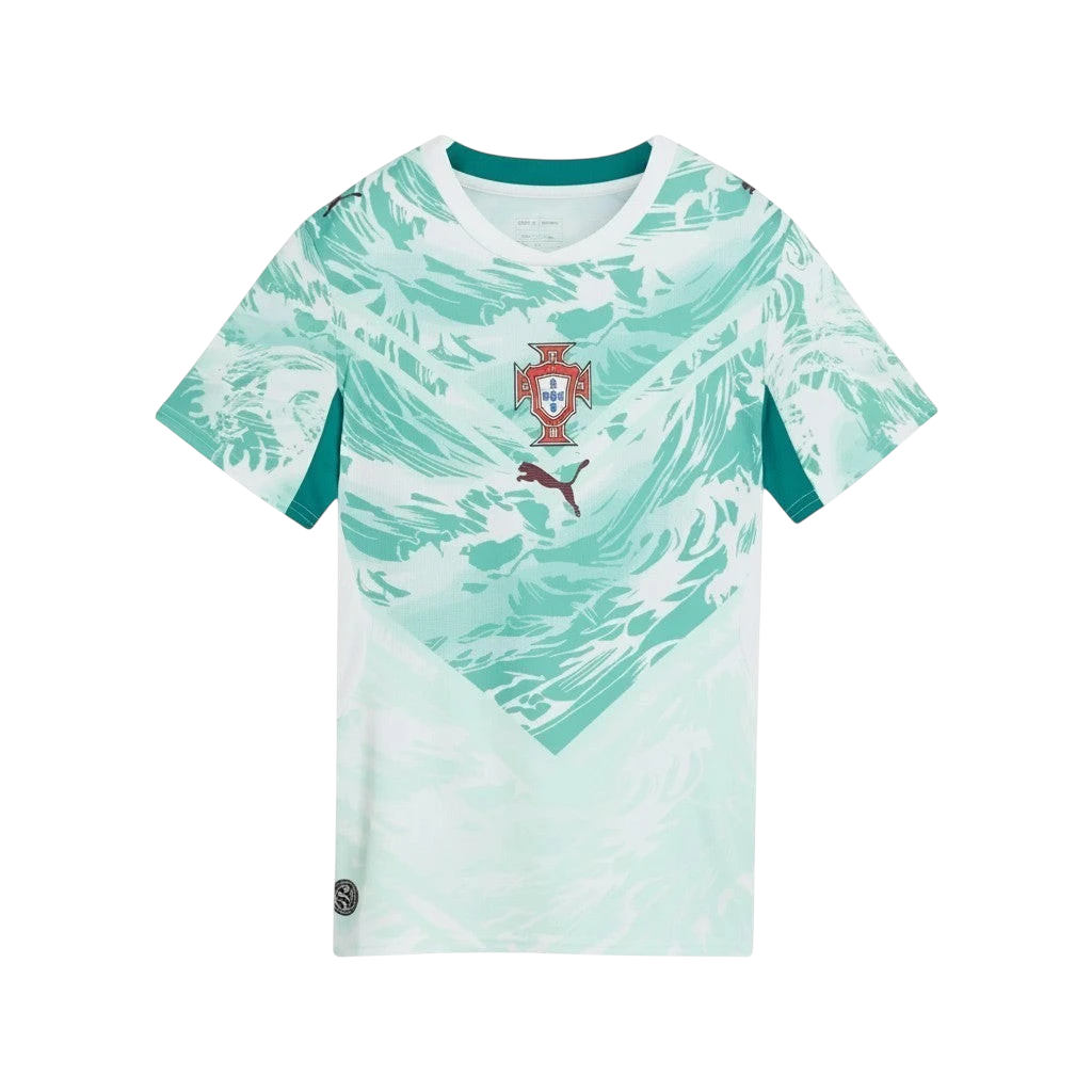 Camiseta de fútbol 2ª equipación Portugal 2026 de CeFutShop en color verde menta y blanco con diseño abstracto y escudo de Portugal.