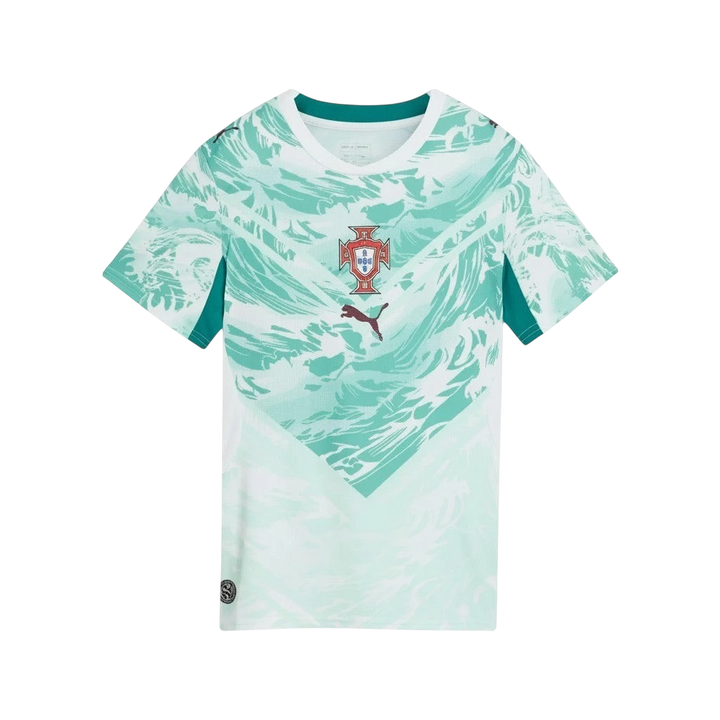 Camiseta de fútbol 2ª equipación Portugal 2026 de CeFutShop en color verde menta y blanco con diseño abstracto y escudo de Portugal.