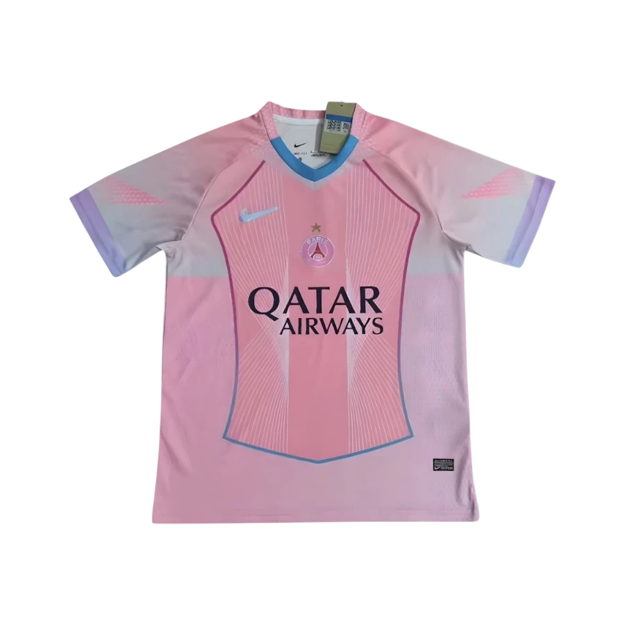 Camiseta CeFutShop PSG edición especial rosa con detalles en azul y blanco y logo de Qatar Airways