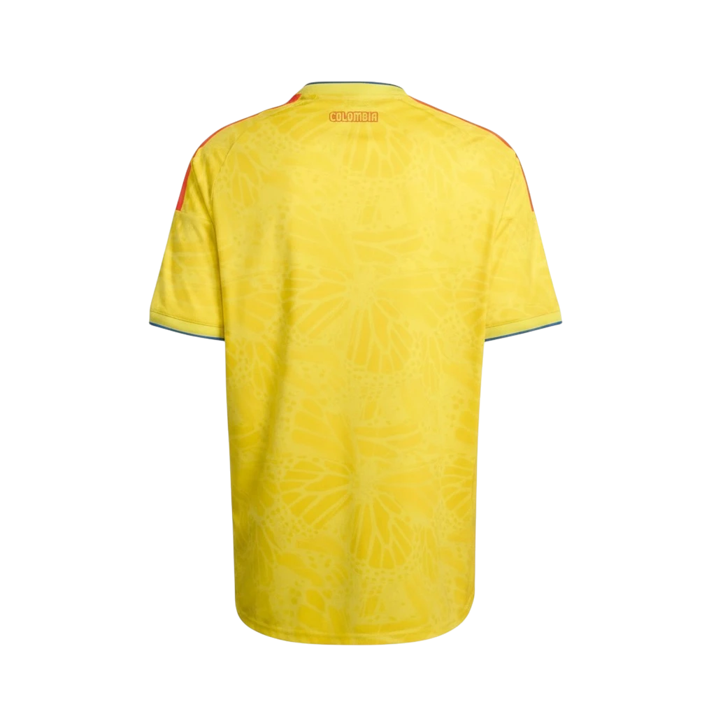 Camiseta de fútbol amarilla de Colombia 1ª Equipación con estampado de mariposas y detalles azules en cuello y mangas. Tejido ligero.