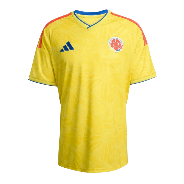 Camiseta de fútbol amarilla de Colombia 1ª Equipación de CeFutShop con cuello azul y detalles rojos en los hombros.